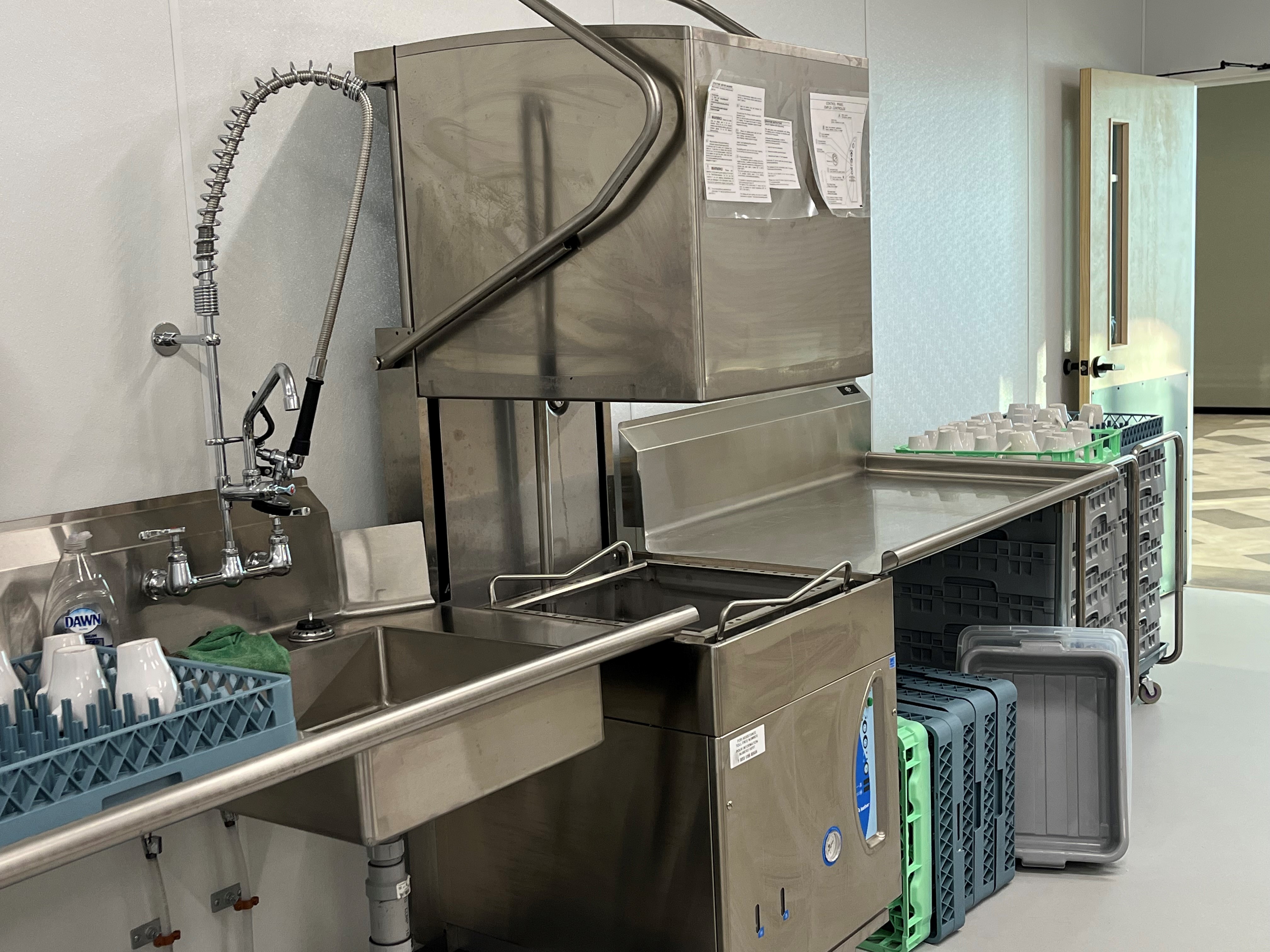 COMMERCIAL DISHWASHER